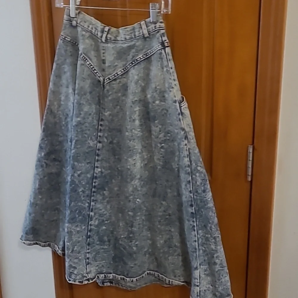 Denim Midi Skirt in Faded Blue - Classic A-Line Style Sz 7/8 - Picture 2 of 2